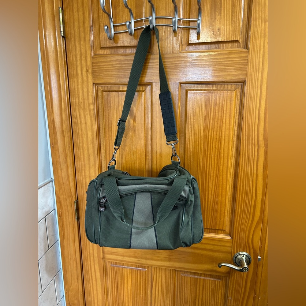 American tourister duffle bag